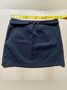 Classic Black Women's Mini Skirt with Tortoise-Link Detail